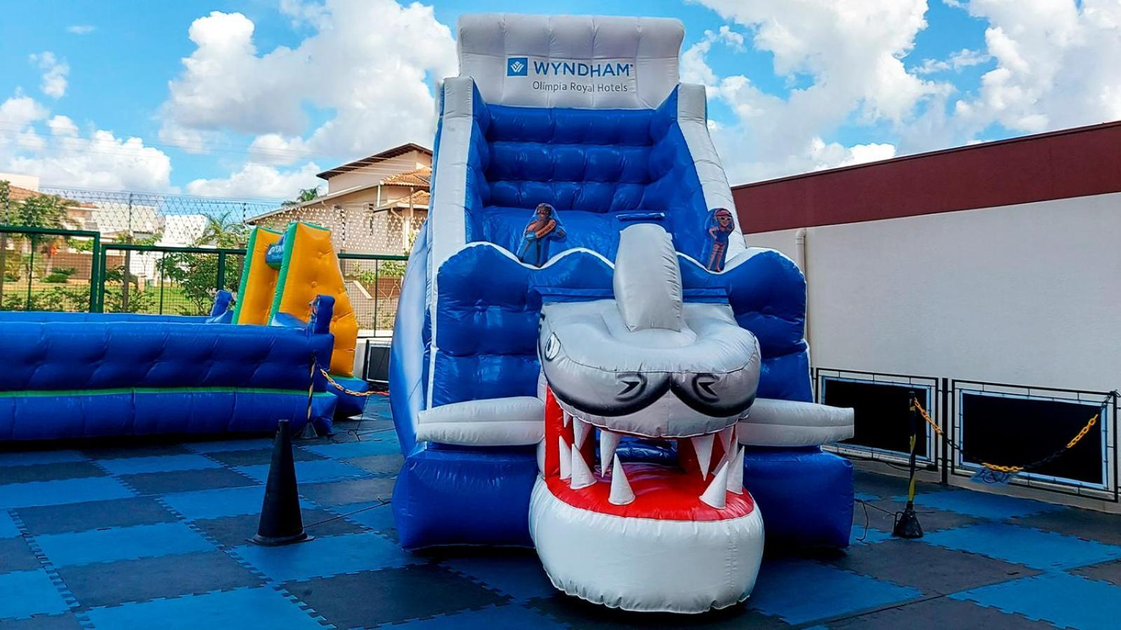 Wyndham Olimpia Royal Hotels Buitenkant foto Inflatable slide