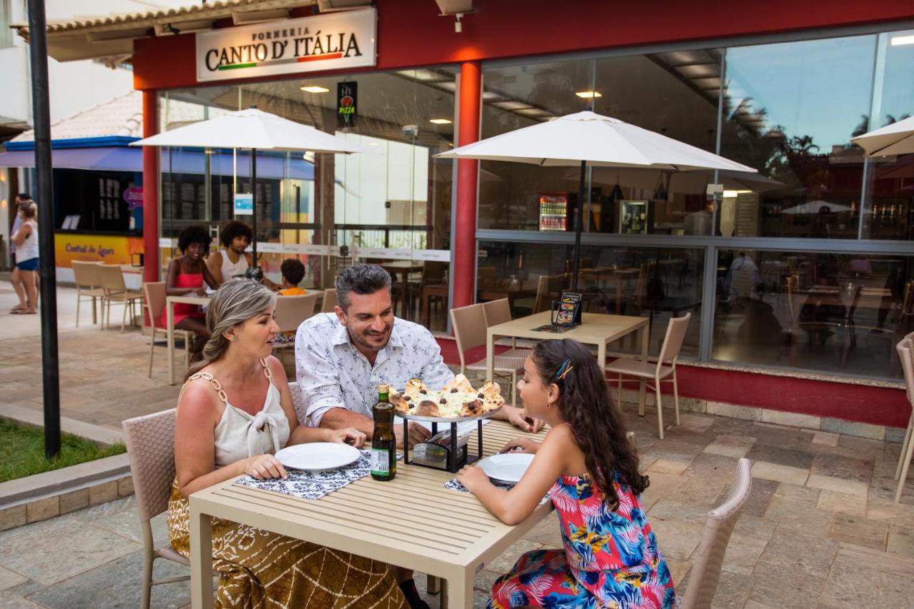 Wyndham Olimpia Royal Hotels Buitenkant foto Family dining at the restaurant