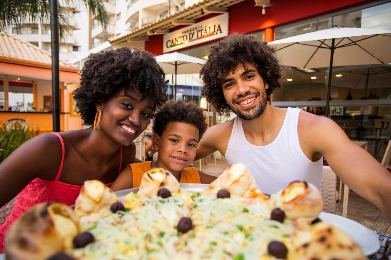 Wyndham Olimpia Royal Hotels Buitenkant foto A family from Cape Verde