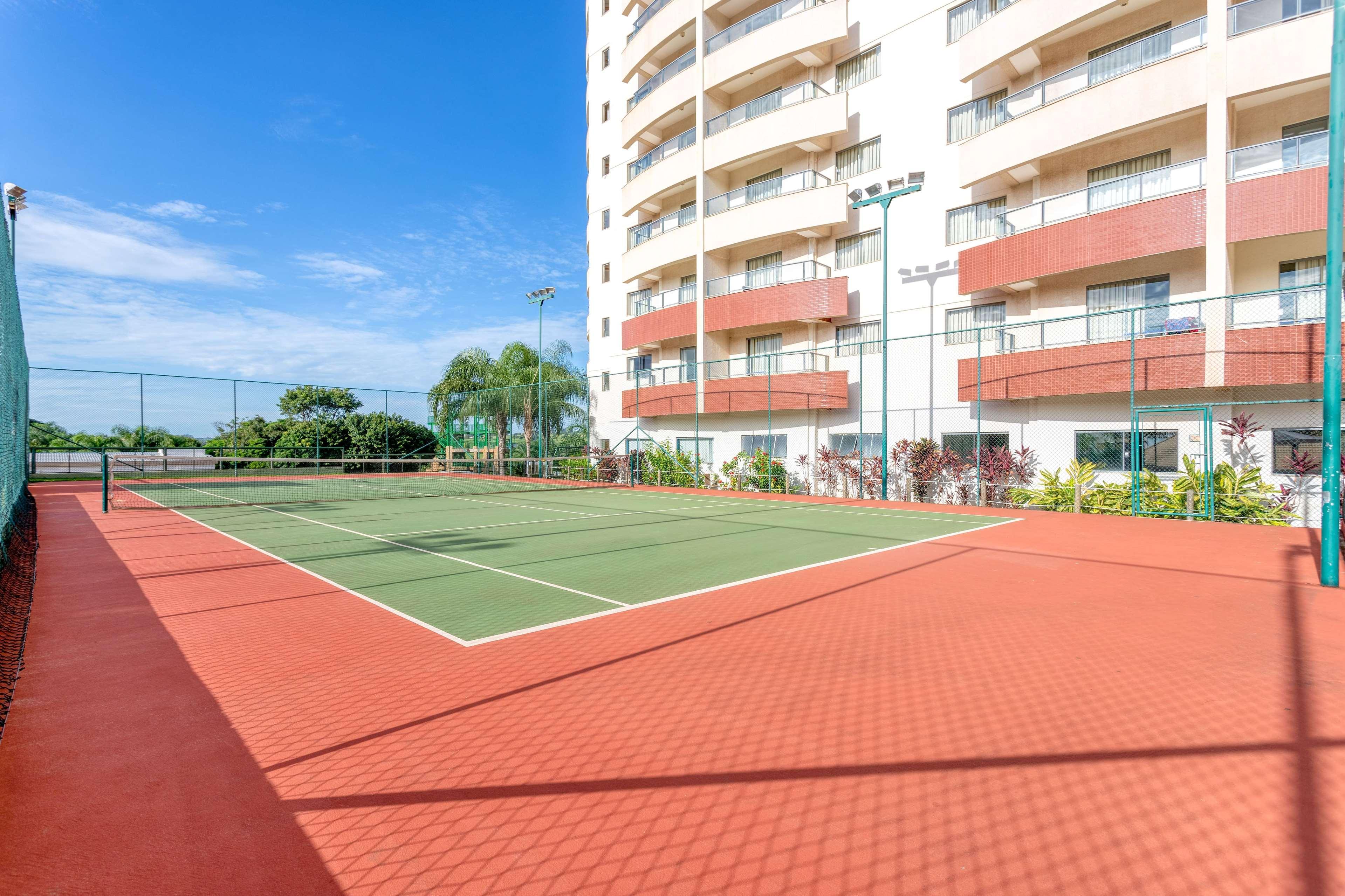 Wyndham Olimpia Royal Hotels Buitenkant foto Tennis Courts
