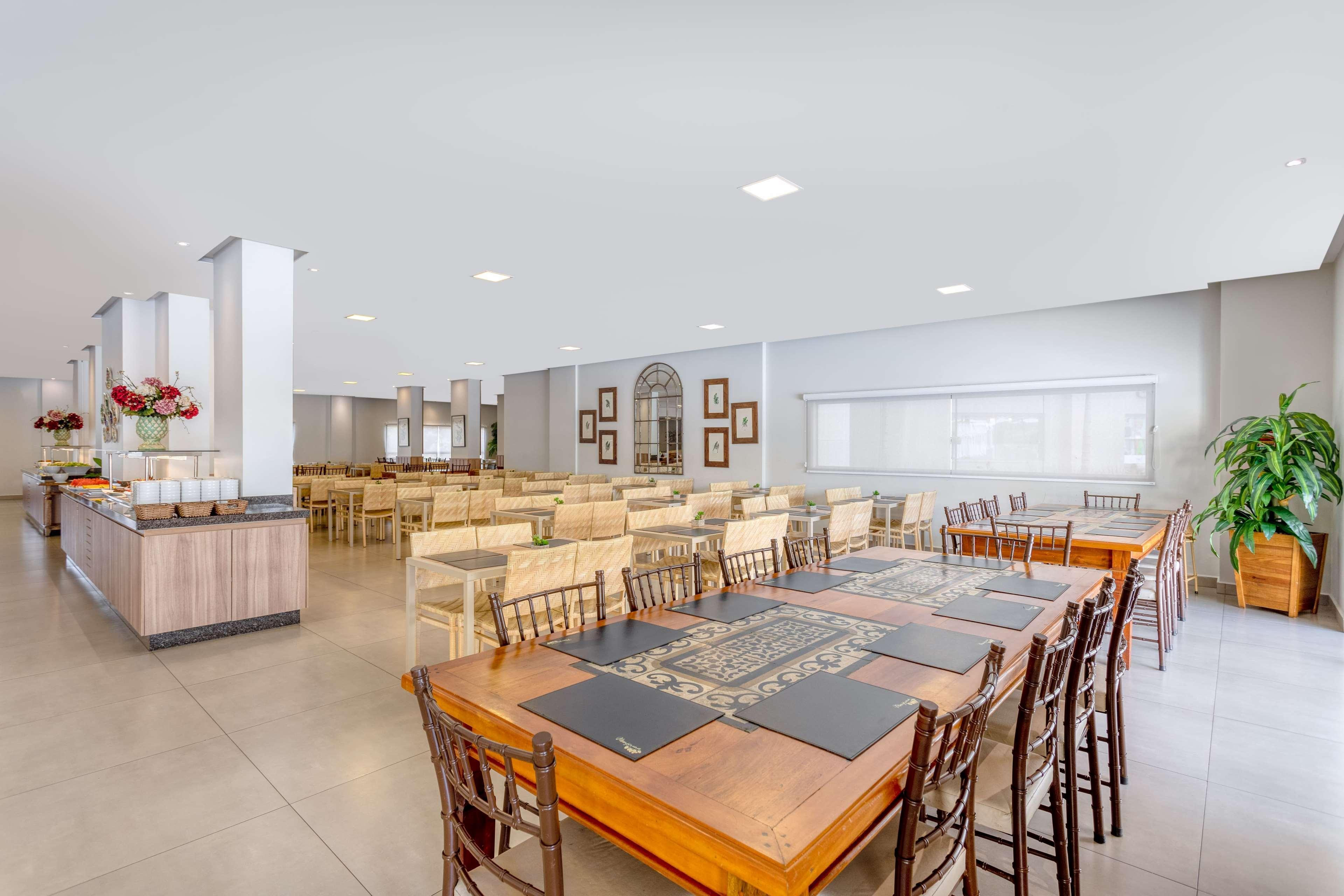 Wyndham Olimpia Royal Hotels Buitenkant foto The dining room
