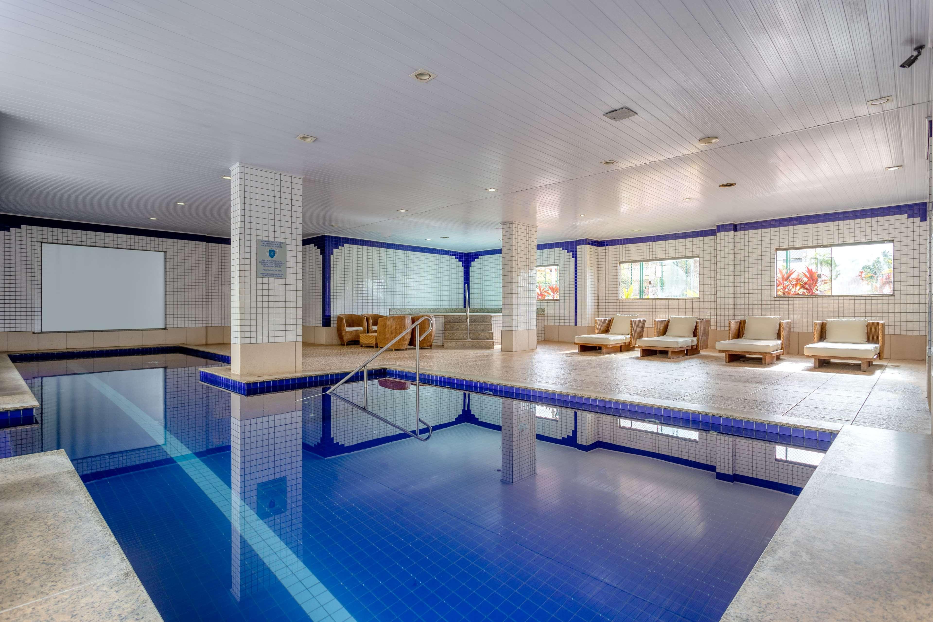 Wyndham Olimpia Royal Hotels Buitenkant foto The swimming pool at the hotel