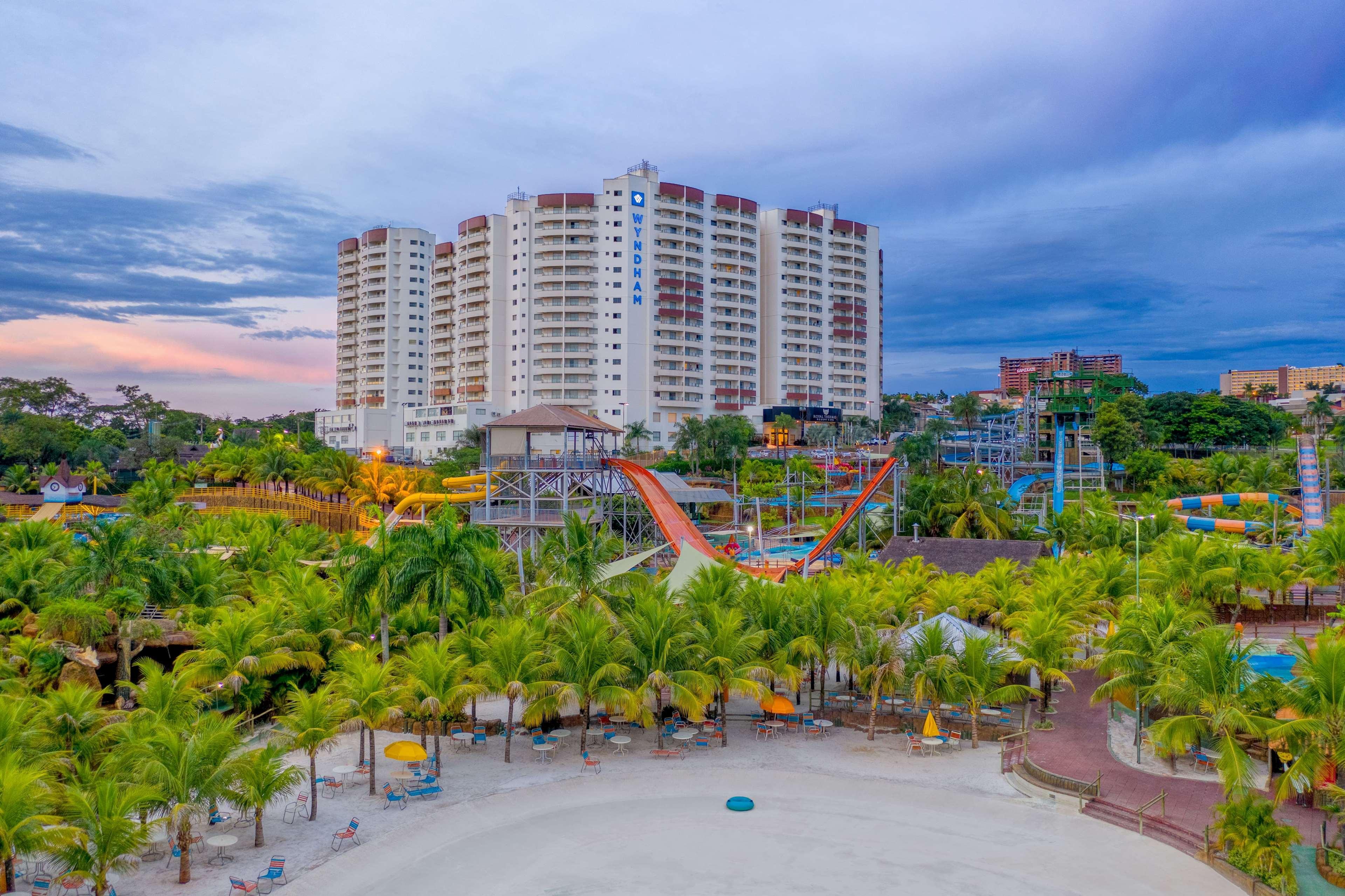 Wyndham Olimpia Royal Hotels Buitenkant foto View of the hotel