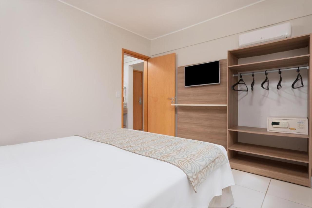 Wyndham Olimpia Royal Hotels Buitenkant foto A room at the hotel